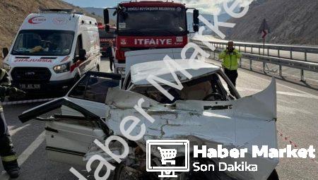 Denizli’de Feci Kaza: Honaz Tüneli Çıkışında Otomobil Kamyona Ok Gibi Saplandı